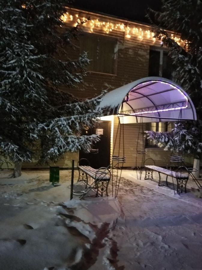 Hotel Gostynnyi Dvir Sharhorod Екстериор снимка