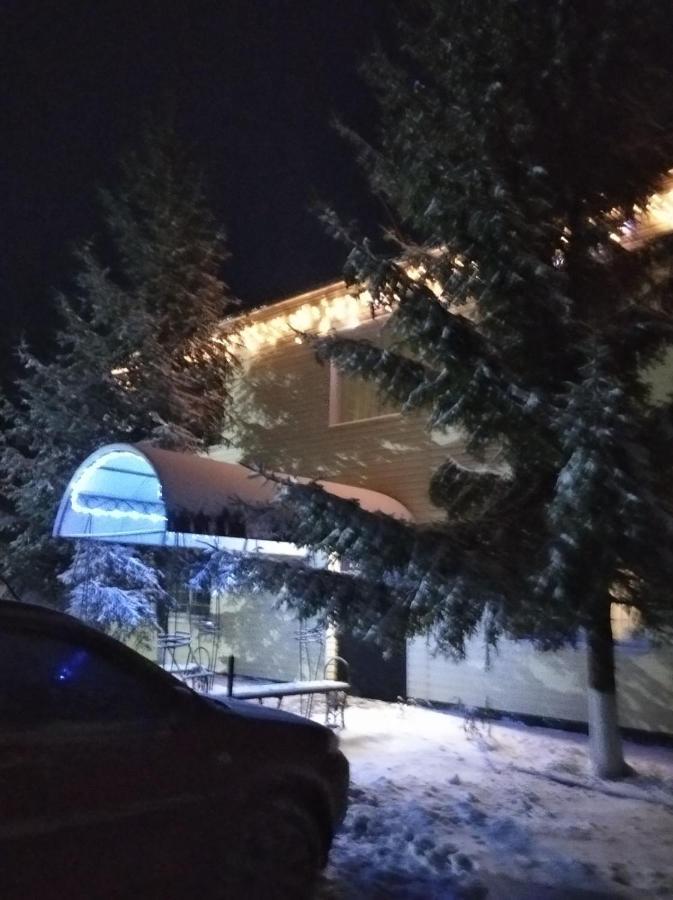 Hotel Gostynnyi Dvir Sharhorod Екстериор снимка