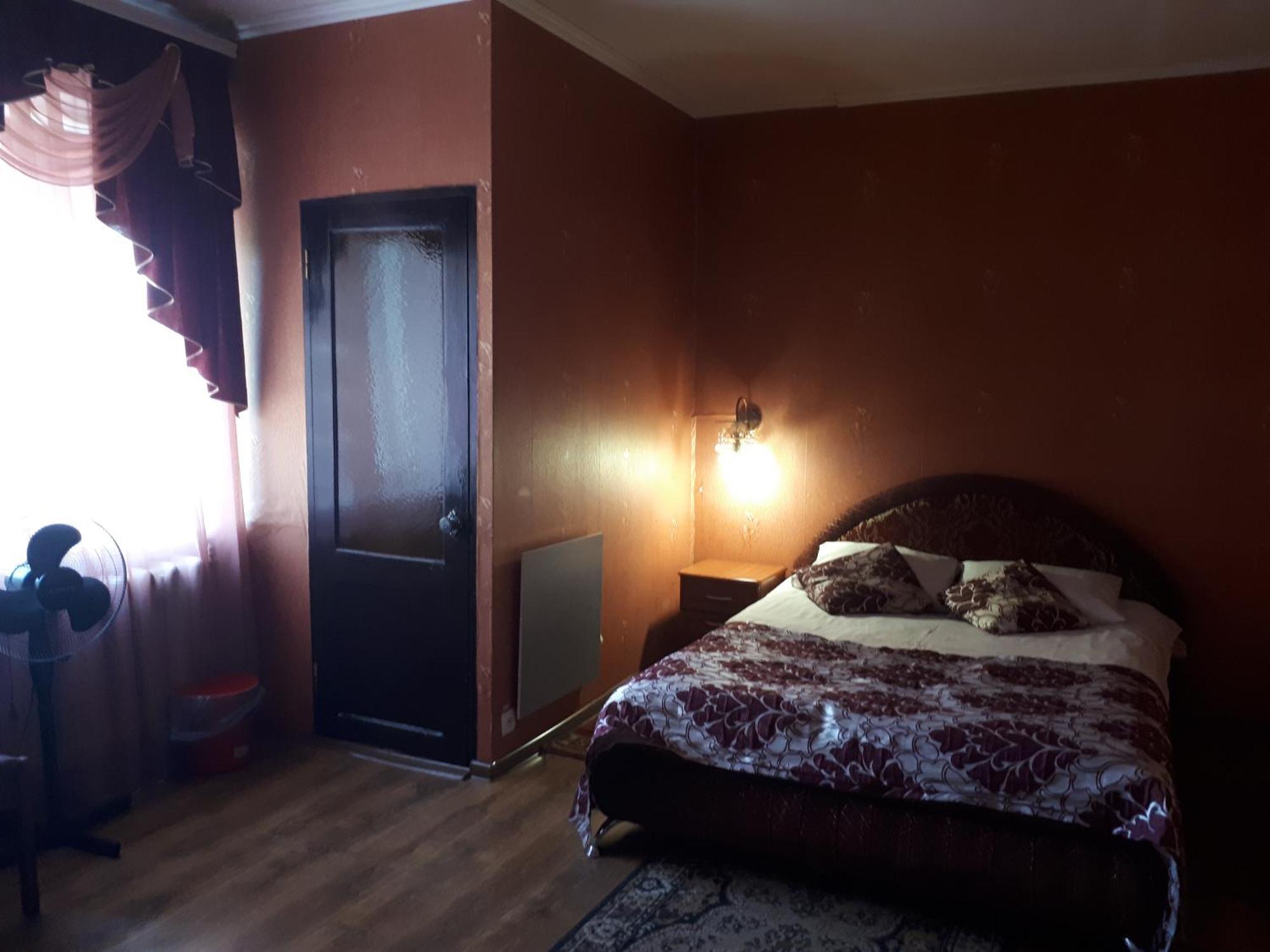 Hotel Gostynnyi Dvir Sharhorod Екстериор снимка