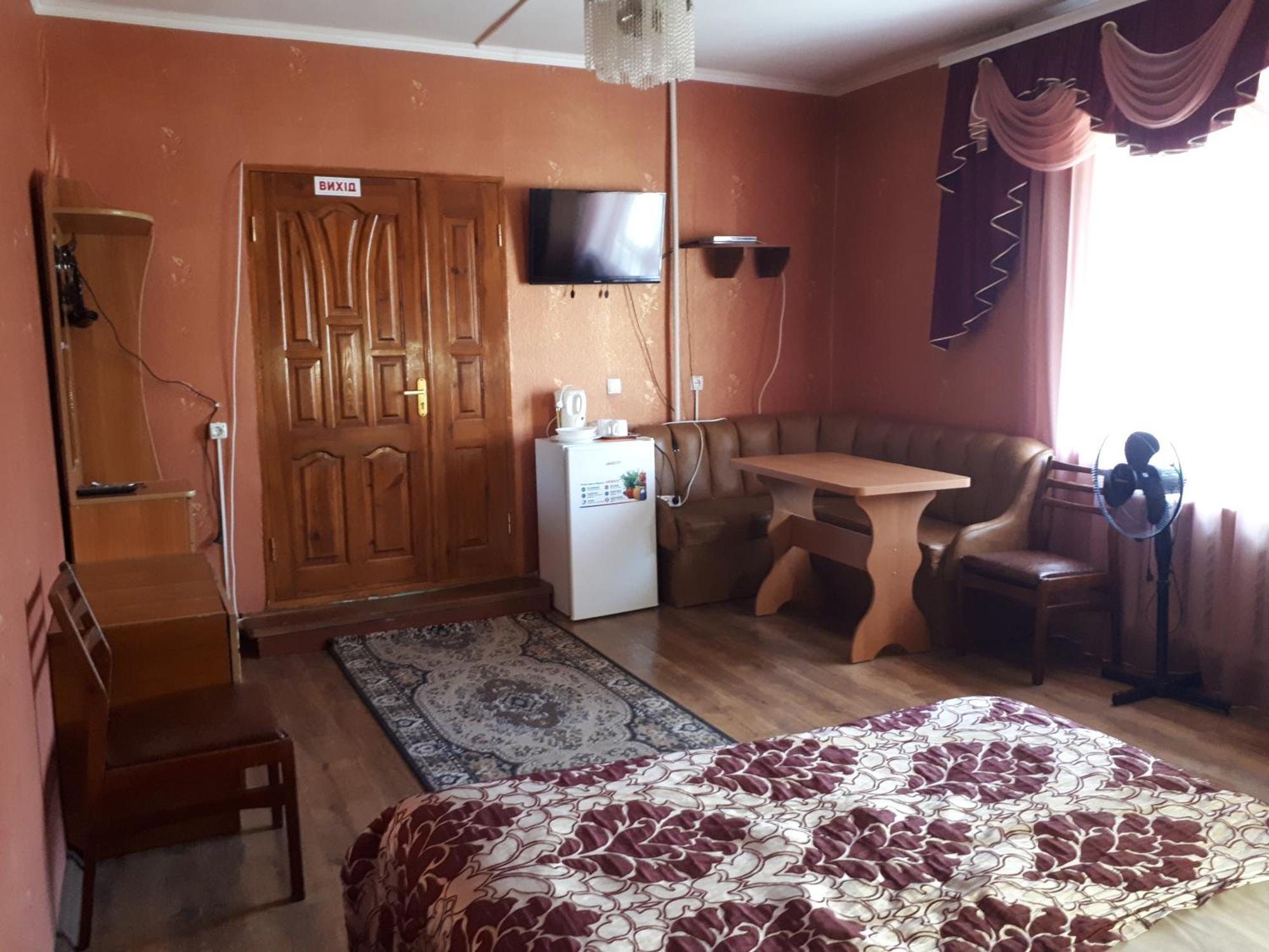 Hotel Gostynnyi Dvir Sharhorod Екстериор снимка