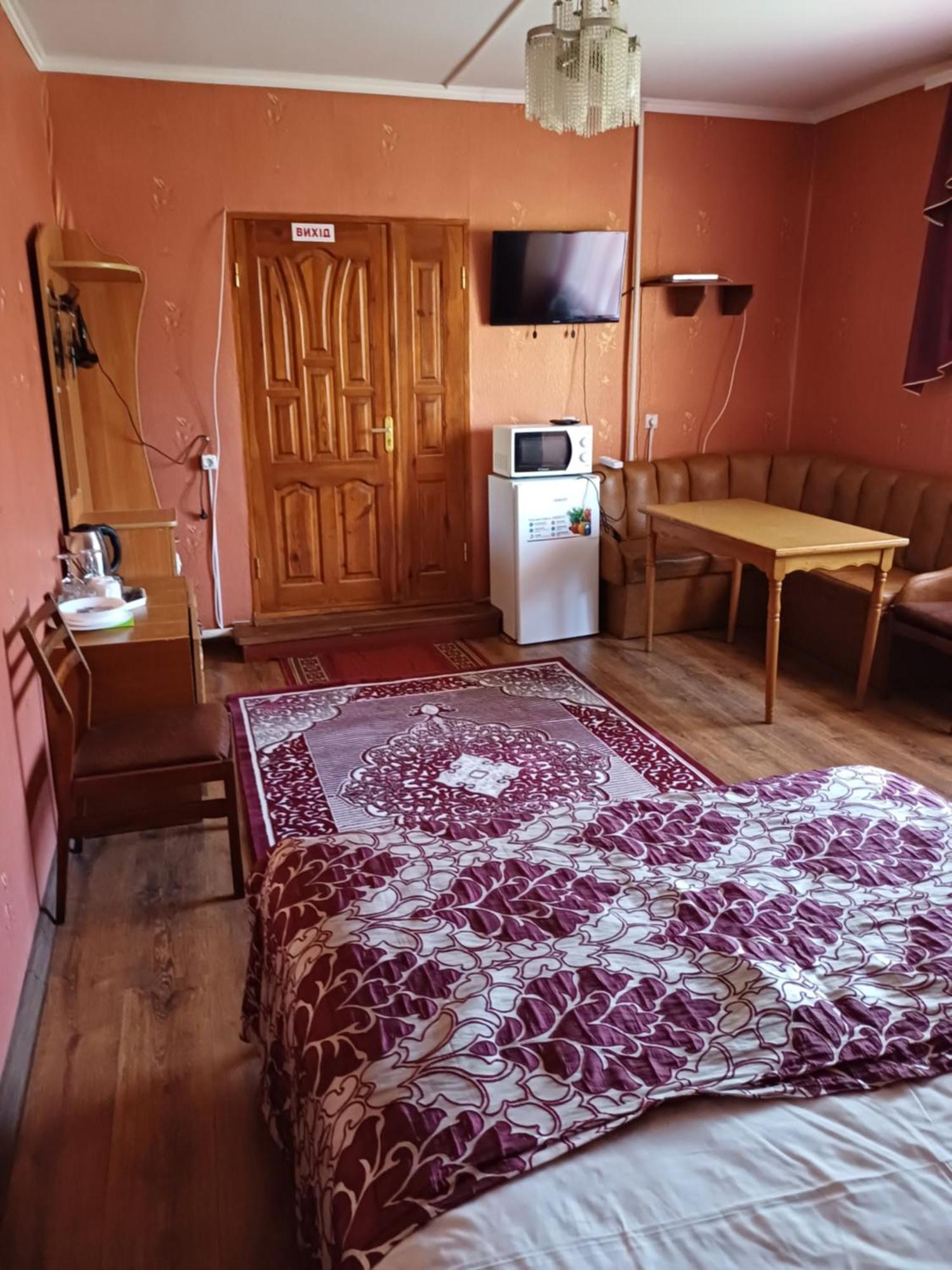 Hotel Gostynnyi Dvir Sharhorod Екстериор снимка