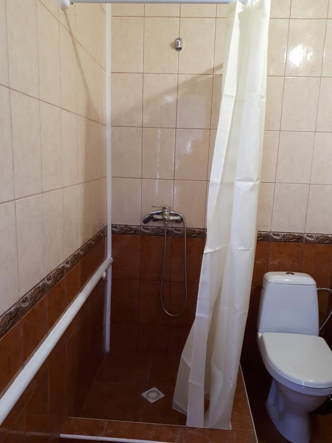 Hotel Gostynnyi Dvir Sharhorod Стая снимка