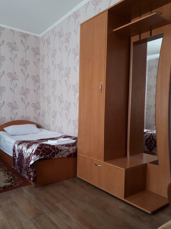Hotel Gostynnyi Dvir Sharhorod Екстериор снимка