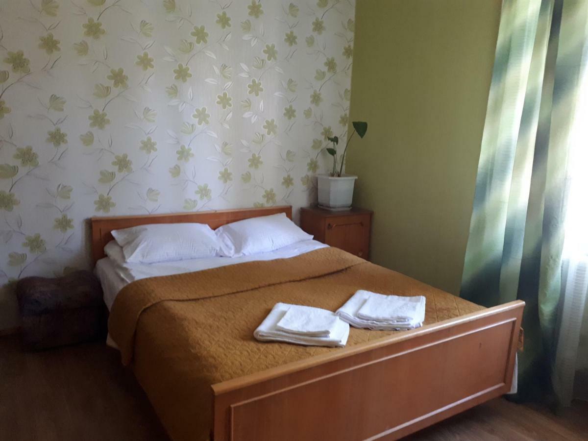 Hotel Gostynnyi Dvir Sharhorod Екстериор снимка