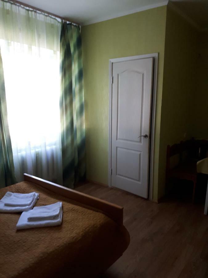 Hotel Gostynnyi Dvir Sharhorod Екстериор снимка