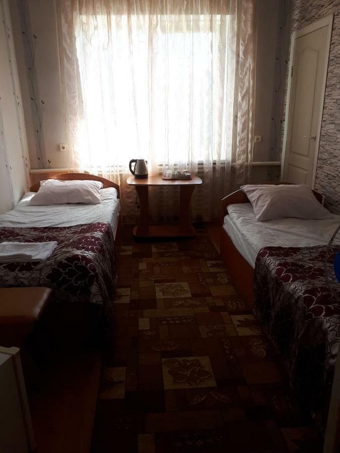 Hotel Gostynnyi Dvir Sharhorod Екстериор снимка