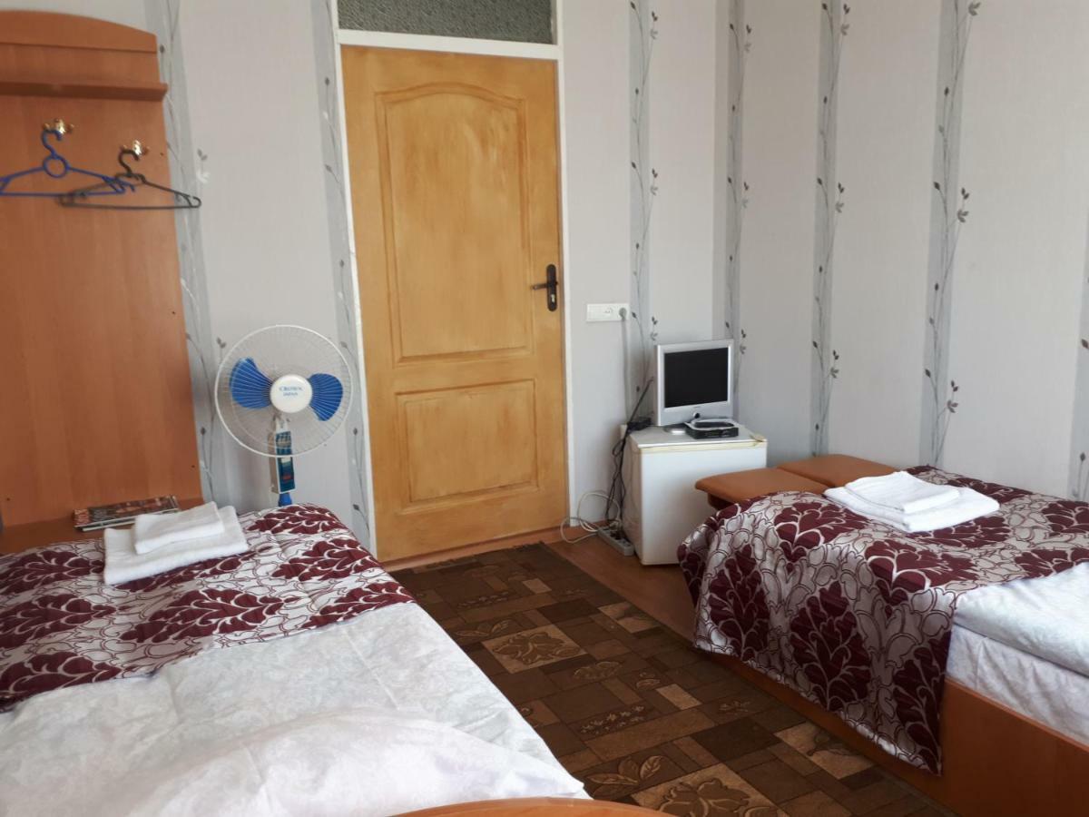 Hotel Gostynnyi Dvir Sharhorod Екстериор снимка