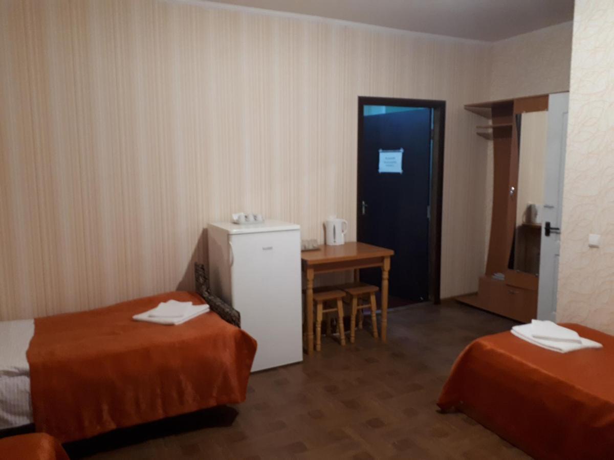 Hotel Gostynnyi Dvir Sharhorod Екстериор снимка