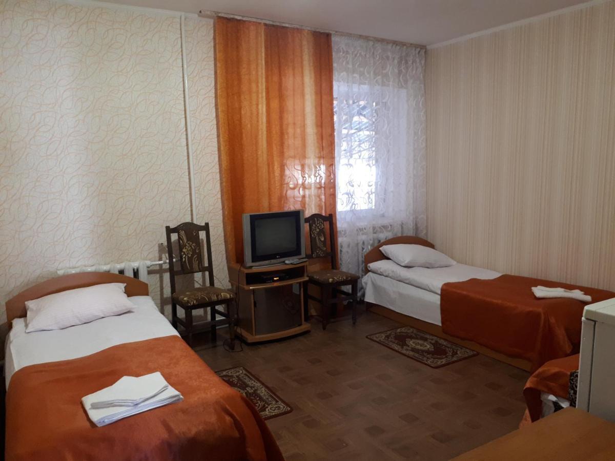 Hotel Gostynnyi Dvir Sharhorod Екстериор снимка