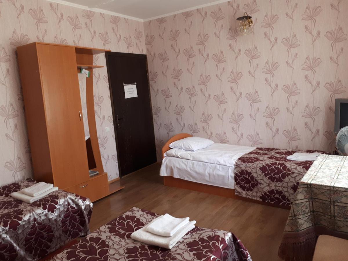 Hotel Gostynnyi Dvir Sharhorod Екстериор снимка