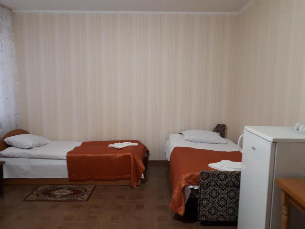 Hotel Gostynnyi Dvir Sharhorod Екстериор снимка