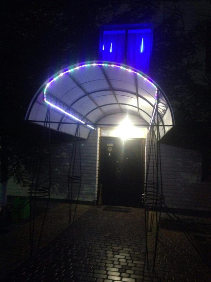 Hotel Gostynnyi Dvir Sharhorod Екстериор снимка