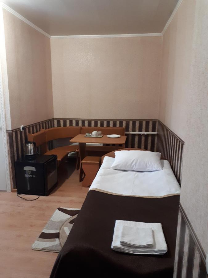 Hotel Gostynnyi Dvir Sharhorod Екстериор снимка