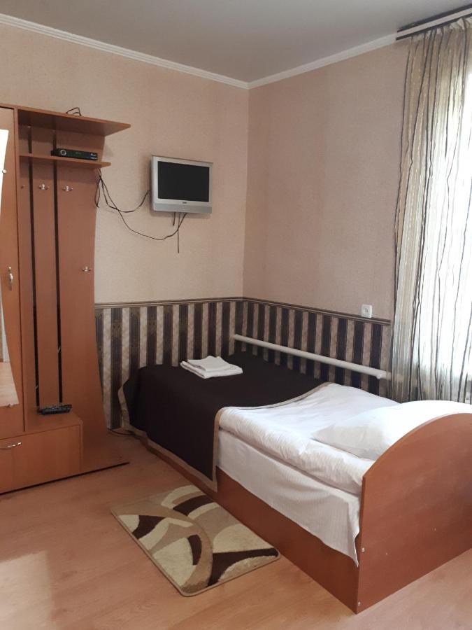 Hotel Gostynnyi Dvir Sharhorod Екстериор снимка