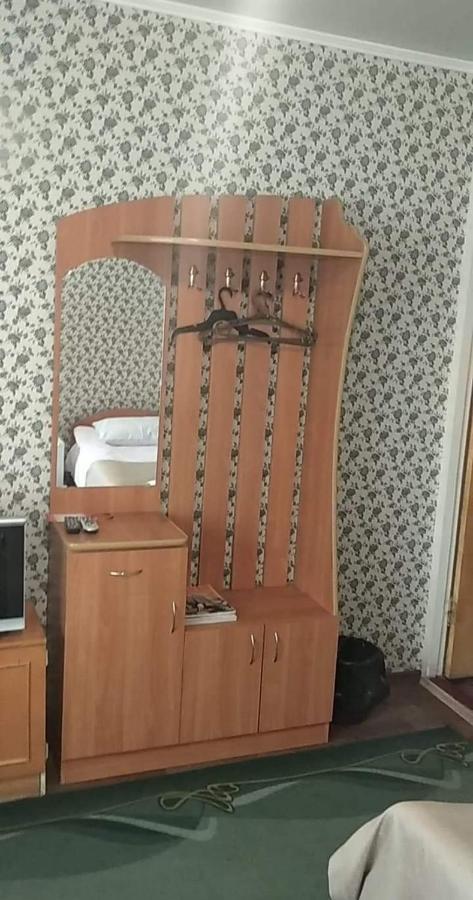 Hotel Gostynnyi Dvir Sharhorod Екстериор снимка